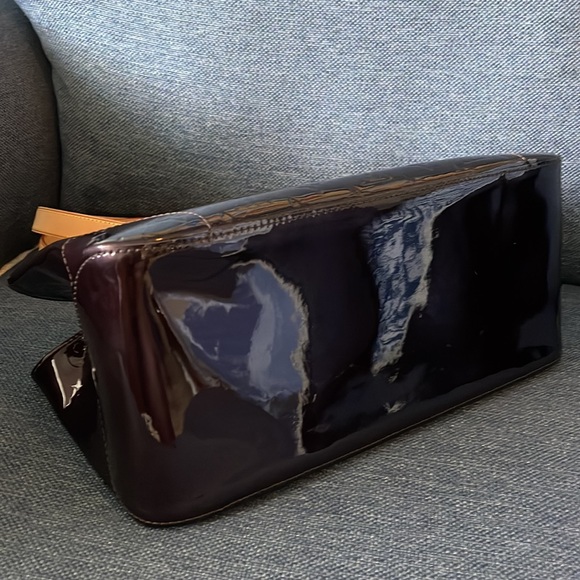 Louis Vuitton Vernis Rosewood Avenue Bag - Picture 4 of 13